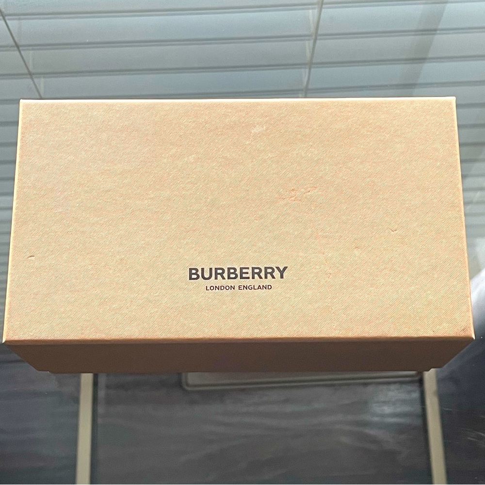 New Burberry Tamsin Sunglasses - Picture 11 of 15